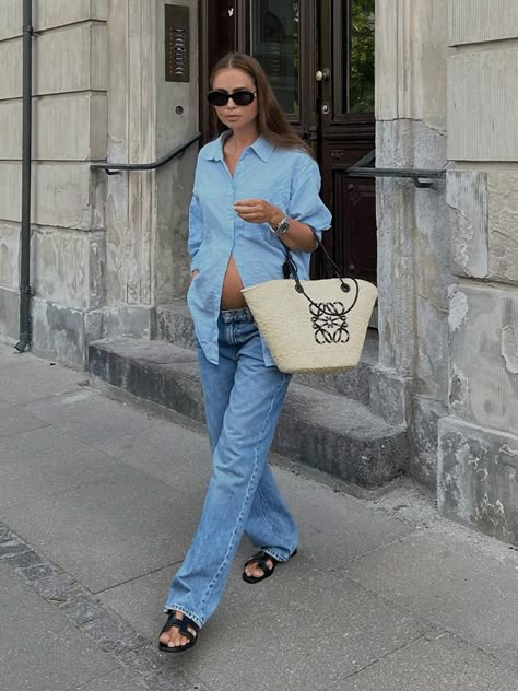 Cool Maternity Outfits, Chic Pregnancy Style, Aesthetic On A Budget, Pregnant Street Style, Maria Kragmann, Rich Mom Aesthetic, Maternity Fits, Pregnancy Fits, Spring Maternity Outfits