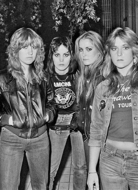 Sandy West, The Runaways, Lita Ford, Mazzy Star, Joan Jett, Women In Music, Pose Reference Photo, Post Punk, Glam Rock