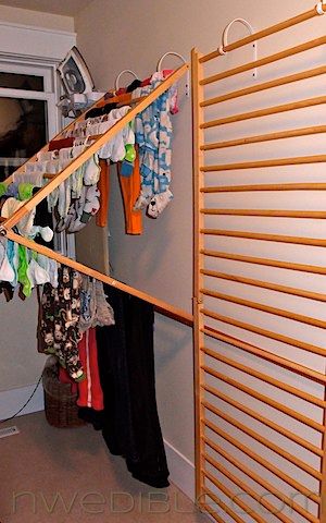 Diy Clothes Drying Rack, Wall Drying Rack, Wall Mounted Clothes Drying Rack, Diy Wand, Clothes Hanging, Drying Rack Laundry, Laundry Drying, Clothes Drying, Laundry Room Storage