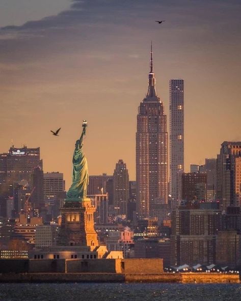 family vacation in New York #vacationmode #vacations #accommodation Photographie New York, New York Wallpaper, York Wallpaper, The Statue Of Liberty, Nyc Life, New York Life, New York City Travel, Ny City, City Landscape