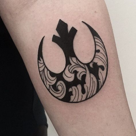 star wars tattoo Tattoo collection. Every hour I publish the most interesting tattoos. Subscribe https://www.pinterest.com/tattoosalon1/star-wars-tattoo/  tattoo,tattoo designs,tattoo ideas,tattoo designs unique,tattoo designs drawings,tattoos for women,small tattoos,tattoos for men,sketch tattoo #tattoo #tattoodesigns #tattooideas #tattoosforwomen #tattoosforwomensmall #tattoosfomensketch tattoo#skinartmag #supportgoodtattooing #support_good_tattooing #tattoos_alday #tattoosalday #tattoocollect Star Wars Patchwork Tattoo, Meaningful Star Wars Tattoo, Traditional Style Star Wars Tattoo, Black And Grey Star Wars Tattoo, R2d2 Traditional Tattoo, Mass Effect Tattoo, Stormtrooper Tattoo, Man Tattoos, Tattoo Designs Unique