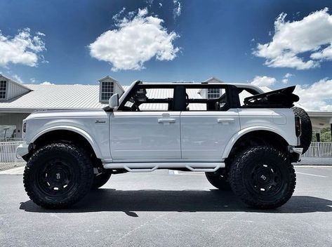 Lifted Ford Bronco, Bronco Raptor, White Ford Bronco, White Bronco, Ford Bronco Lifted, Ford Bronco Concept, Bronco Concept, Old Bronco, Car Sick