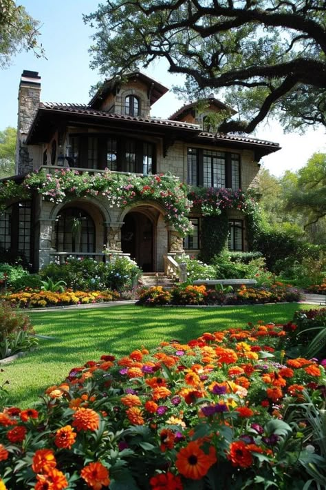 House Filled With Flowers, House With Lots Of Plants, Houses In Nature, Houses With Flowers, Enchanting House, Nature Homes, House With Flowers, Cottage Mansion, House With Land