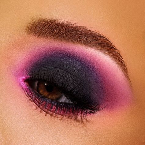 Purple Makeup Looks, Eyeliner Designs, Makeup News, Purple Makeup, Cool Makeup Looks, Dramatic Makeup, Colorful Eye Makeup, Evening Makeup, Makeup Eye Looks