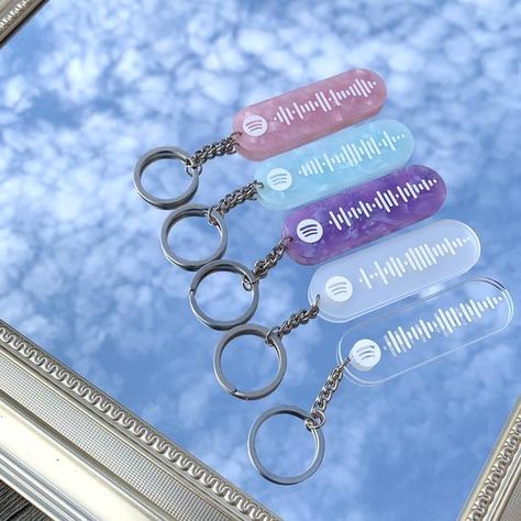 Spotify Code Keychain, Spotify Keychain, Album Wall, Maker Ideas, Song Cover, Idee Cricut, Snow Quartz, Spotify Code, Acrylic Keychains