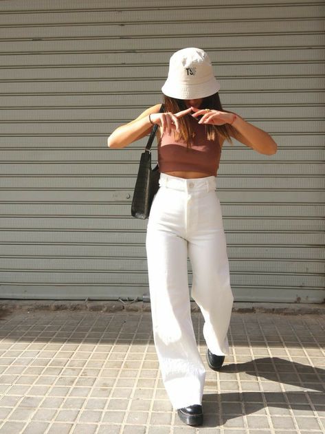 Beige Bucket Hat Outfit, Buket Hats Outfits, White Bucket Hat Outfit, Hat Outfit Summer, Beige Bucket Hat, System Failure, Bucket Hat Outfit, Aesthetic 2000s, Outfits Con Jeans