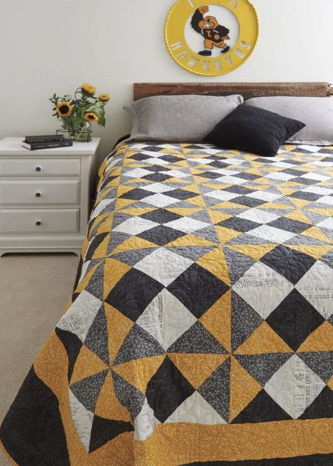 College Quilts Ideas, Fan Quilt, Mccalls Quilting, Rail Fence Quilt, Quilt Care, Quilt Magazine, Easy Quilt Patterns, Boy Quilts, Scrappy Quilts