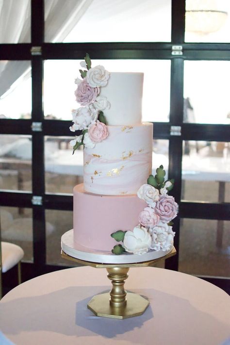 Elegant 3 Tier Cake, Blush Cake Wedding, Wedding Cake 3tier, 3 Tiered Wedding Cakes Elegant, 3 Tiered Cake Ideas, Floral Wedding Cakes Romantic, 3 Tiered Wedding Cake With Flowers, Elegant Tiered Cakes, Blush Wedding Cake Elegant