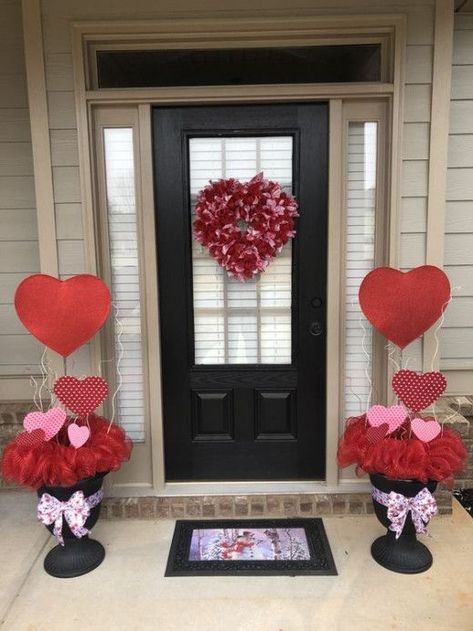 Valentines Day Outdoor Decorations, Valentine Front Porch Ideas, Valentines House Decor, Valentines Centerpiece Ideas, Valintens Ideas, Valentines Outdoor Decorations, Pinterest Valentines, Roses Valentine, Valentine Door Decorations