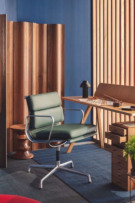 Herman Miller Office, Herman Miller Office Chair, Corporate Office Design, Mid Century Dining Chairs, Herman Miller, Office Chairs, Eames Lounge Chair, Upholstered Chairs, Chair Design