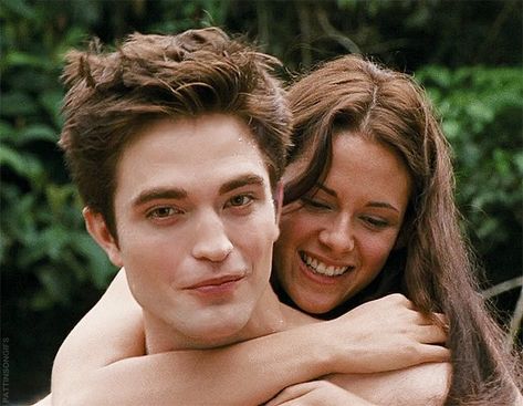 robert pattinson gifs on Twitter: "… " Twilight Honeymoon, Honeymoon Scene, Bella Y Edward, Bella And Edward, Twilight Saga Breaking Dawn, Twilight Stars, Robert Pattinson And Kristen, Twilight Breaking Dawn, Twilight Photos