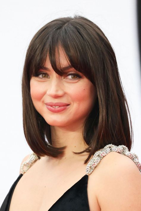 Long Bob With Fringe Round Faces, Round Face Dark Hair, Long Bob With Bangs Round Face, Bob With Bangs Round Face, Short Hairstyles With Fringe, Long Bob With Fringe, Bobbed Hairstyles With Fringe, Red Ombre Hair, Bangs For Round Face