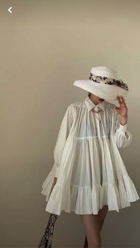 skinny asian girl wearing a white flowy dress with a large white sun hat covering her face. gold stacked necklaces and a bag that matches her hat bow Oversized Plus Size Outfits, Oversized Dress Outfit, Vestidos Country, Oversized Dresses, Tunics For Women, Cotton Tunic Dress, Oversized Dress, Moda Vintage, Women Clothes