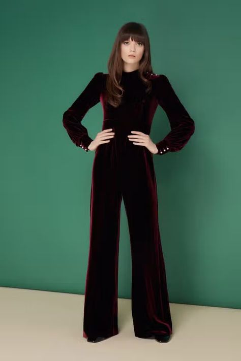 Winter Wedding Guest Dresses, Wedding Guest Dress Inspiration, Dresses Outfit Ideas, Christmas Outfits Dressy, Christmas Party Outfit Work, Velvet Christmas Dress, Winter Wedding Guest, Wedding Guest Outfit Winter, Jumpsuit For Wedding Guest