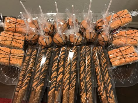 Basketball Treat Ideas, Basketball Pretzel Rods, Basketball Theme Desserts, Basketball Party Treats, Basketball Candy Apples, Basketball Rice Krispie Treats, Basketball Birthday Treats, Basketball Theme Treats, Basketball Dessert Table