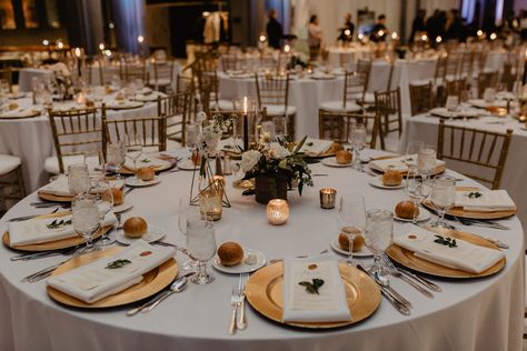 Round tables with chiavari chairs and gold charger plates used at Kiernan Plaza 📷: Nicole Nero Photography Charger Plates Decor Place Settings, Gold Plate Table Setting, Gold Charger Plates Wedding Table Setting, Wedding Table With Gold Charger Plates, Gold Charger Plates Wedding Centerpieces, Gold Table Settings Wedding, Gold Chargers Wedding Place Settings Round Table, Good Chargers Wedding, Wedding Table Charger Plates