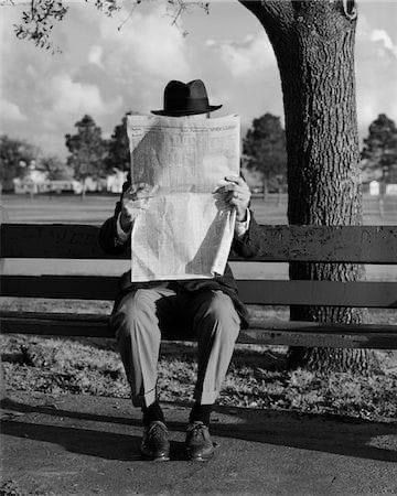 H Armstrong Roberts Photography, Man Reading Newspaper, Newspaper Photoshoot, Newspaper Drawing, Vintage Art Posters, Magazine Cover Ideas, Man Reading, Portrait Man, Reading Newspaper