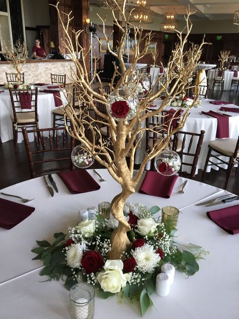 Tree Centerpieces Wedding, Tree Centrepiece Wedding, Princess Wedding Theme, Tree Branch Centerpieces, 15th Birthday Decorations, Tree Wedding Centerpieces, Wedding Centerpieces Ideas, Sweet 16 Centerpieces, Beauty And Beast Wedding