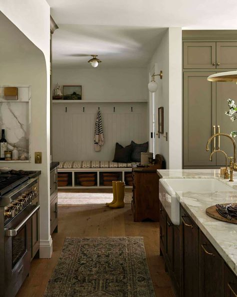 Mudroom Ideas Entryway, Tiffany Leigh Design, English Aesthetic, Mudroom Ideas, Cottage Retreat, Waterfront Cottage, Cottage In The Woods, Green Cabinets, White Cabinetry