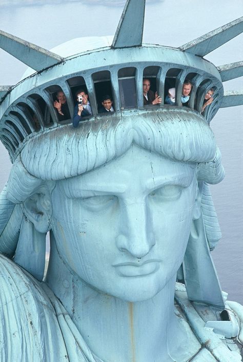 Historic photos show how the Statue of Liberty was built Statue Of Liberty Crown, Liberty Island, Copper Statue, New York Harbor, One World Trade Center, The Statue Of Liberty, Lady Liberty, Nova York, World Trade Center