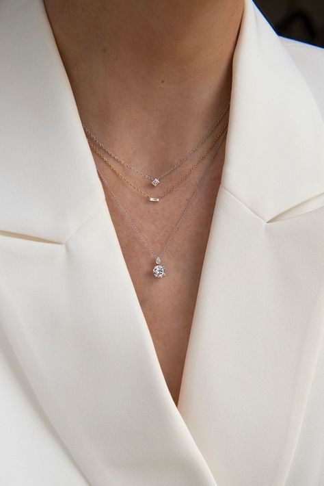 White Gold Necklace Layering, Diamond Necklace Outfit, Diamond Jewelry Photography, Diamond Necklace Layering, Jewellery Stacking, Minimalist Accessories Jewellery, 2 Layer Necklace, Stacking Necklaces, 77 Diamonds