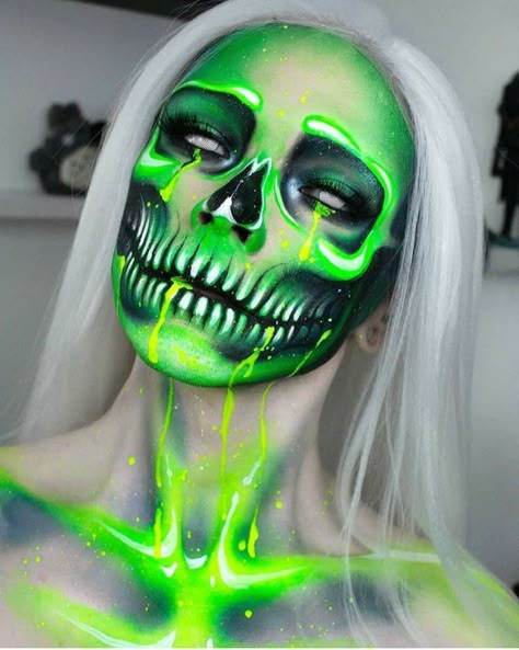 Halloweenský Makeup, Holloween Makeup, Creepy Halloween Makeup, Halloween Makeup Diy, Halloween Makeup Pretty, Halloween Makeup Ideas, Neon Makeup, Cool Halloween Makeup, Halloween Eye Makeup