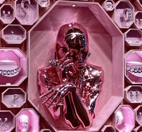 Cool Store Displays, Boutique Display Wall, Jewelry Event Display Ideas, Pink Jewelry Display, Swarovski Store, Jewelry Wall Display, Pink Thing, Pink Store, Jewelry Store Displays