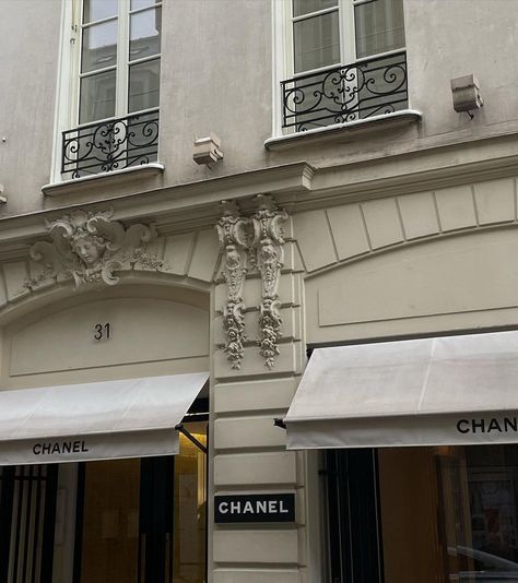 Gabriela Griffith on Instagram: “rue cambon” Chanel Aesthetic, Fotografi Vintage, Voyage Europe, Living In Paris, Dream Lifestyle, Light Academia, Miss Dior, Old Money Aesthetic, Parisian Chic