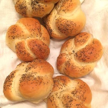 Kaiser Rolls Recipe, Kaiser Roll, Kaiser Rolls, Baking Buns, Stuffed Bread, Hoagie Rolls, Artisan Bread Recipes, Yeast Breads, Bread Roll