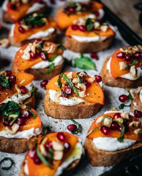 Say hello to your new favorite appetizer / side dish / hors d’oeuvre / snack: Vegan Crostini topped with dairy-free cheese spread, persimmon, toasted hazelnut, pomegranate, and a drizzle of olive oil from Crowded Kitchen  Perfection! • • • 📸: Crowded Kitchen Vegan Crostini, Pomegranate Crostini, Whipped Cheese, Crostini Toppings, One Bite Appetizers, Vegan Appetizers Recipes, Crowded Kitchen, Crostini Appetizers, Whipped Goat Cheese