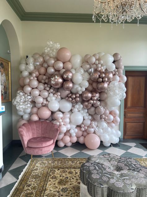 Ballon Wall Backgrounds, Party Favors Wall, Neutral Balloon Wall, Bridal Shower Balloon Wall, Balloon Garland On Brick Wall, Balloon Walls Ideas, Bridal Shower Balloons Backdrop, Ballon Wall Decorations, Flower Wall With Balloons