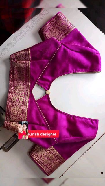 Back Blouses For Saree, Bluse Latest Design Back Simple, Simple Neck Design Blouse, Mahanati Blouse Designs, Blouse Patterns Back Side, Model Blouses Designs, Model Tops For Women, Simple Back Blouse Designs, Blouses Back Neck Designs