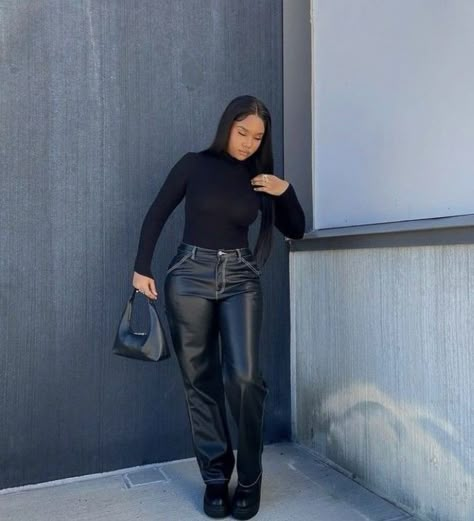 Leather Pants Hoodie Outfit, Leather Pants Black Women, Styling Leather Pants, Boujee Baddie, Business Casual Classy, Restaurant Outfit, Jazz Restaurant, Leather Trousers Outfit, Outfits For Going Out