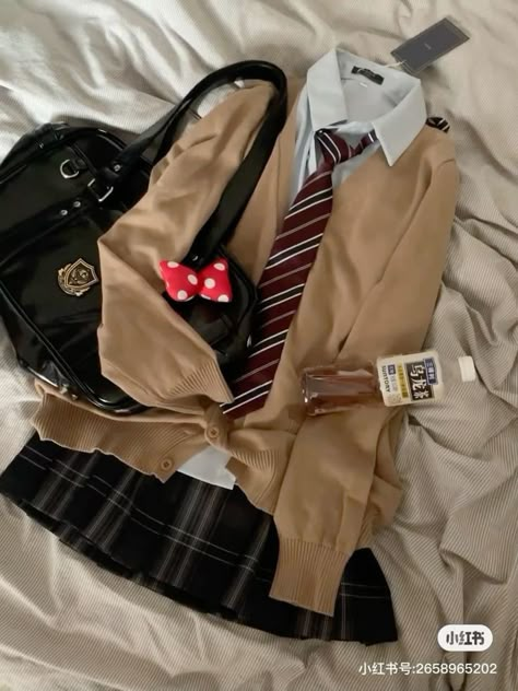 Japan School Uniform, Outfit Core, 6th Form Outfits, Preppy Looks, Japan School, School Uniform Girl, Uniform School, School Uniform Outfits, Uniform Outfits