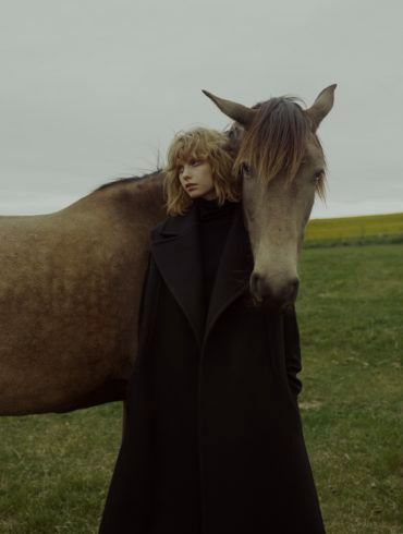 Marta Bevacqua, Horse Photography Poses, Country Photography, Horse Fashion, West Country, Horse Portrait, Equine Photography, Shooting Photo, Horse Photos