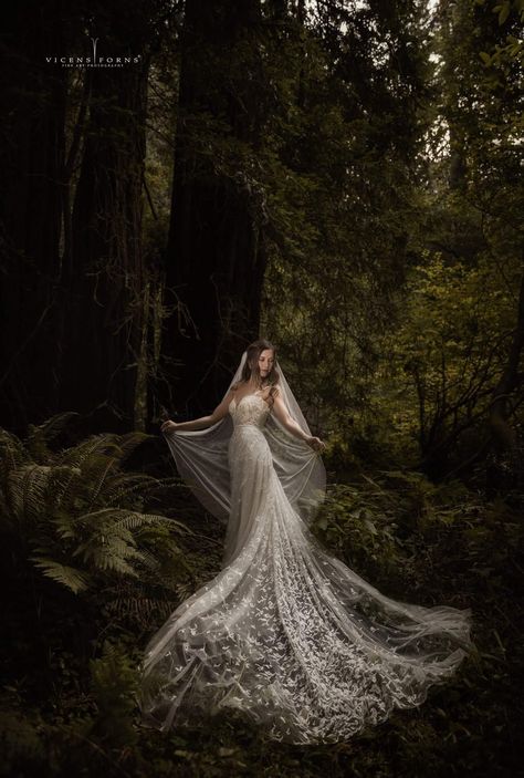 Forest Wedding Wedding Dress, Embroider Wedding Dress, Fantasy Wedding Photoshoot, Woodland Bride, Fairytale Wedding Photoshoot, Fairy Wedding Photoshoot, Fantasy Wedding Photos, Witchy Wedding Photos, Forest Theme Wedding Dress