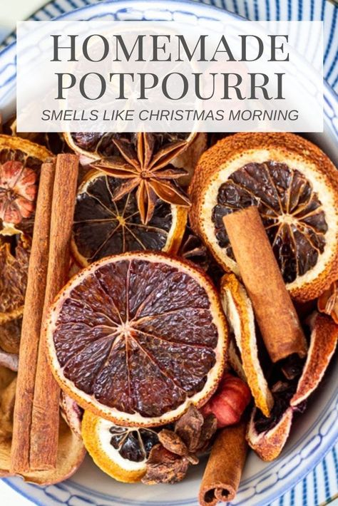 Homemade Christmas Potpourri, Orange Potpourri, Potpourri Recipe, Smells Like Christmas, Homemade Potpourri, Dried Potpourri, Potpourri Gift, Simmer Pot Recipes, Simmering Potpourri