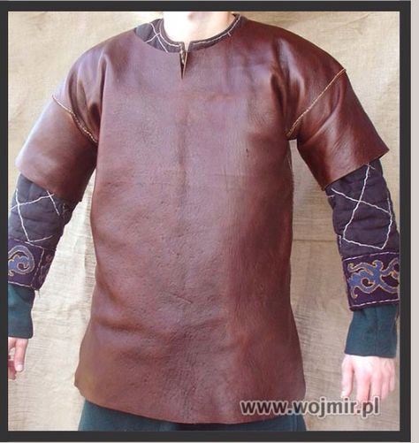 Future project: leather tunic/gambison Hunter Medieval, Man Fashion Outfits, Leather Tunic, Medieval Items, Viking Crafts, Witch King, Viking Garb, Viking Armor, Viking Medieval