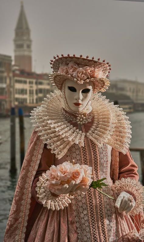 Karneval Diy, Venetian Costumes, Venice Carnivale, Venice Carnival Costumes, Venice Mask, Costume Carnaval, Venetian Carnival Masks, Venetian Carnival, Carnival Of Venice