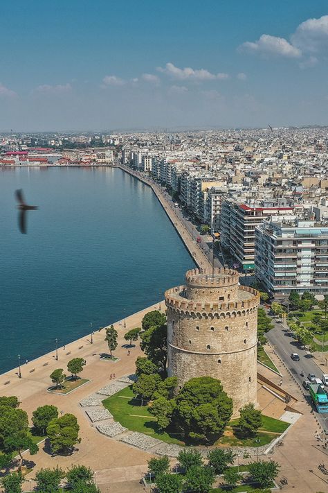 Travel Guide: The 11 most popular experiences in Thessaloniki #DiscoverGreece #Greece #Thessaloniki #citybreak #Greece #travel #inspiration #romantic #holidays #travelideas #bucketlist #placestogo Greece Culture, Greece Fashion, Greece Beach, Thessaloniki Greece, Greece Holiday, Visiting Greece, Thessaloniki, City Break, City Aesthetic