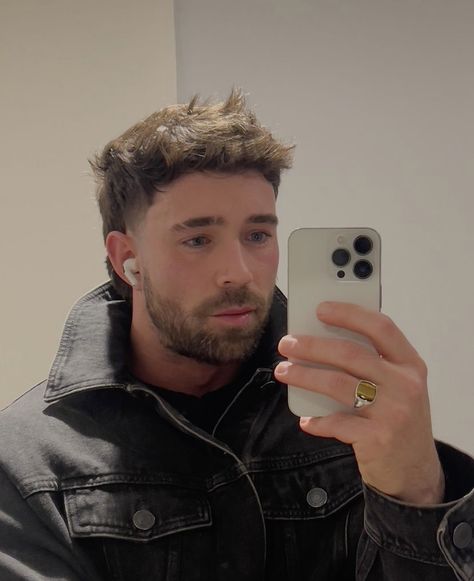 Daniel Simmons Hair, Daniel Simmons, Haircut Styles, Outfit Aesthetic, Outfits Aesthetic, Men's Style, My Hair, Men's Fashion, Hair Cuts