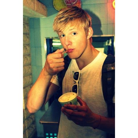 alexander ludwig | Tumblr ❤ liked on Polyvore Cato Hadley, Cato Hunger Games, Jon Cozart, Alexander Ludwig, Peeta Mellark, Hubba Hubba, Jamie Campbell Bower, Hunger Games, Celebrity Crush