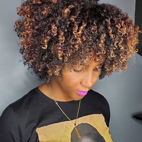 Honey Highlights Are The Best Way To Brighten Your Hair | Hair.com By L'Oréal Natural Hair Highlights, 3c Natural Hair, Honey Highlights, Highlights Curly Hair, Natural Hair Inspiration, Hair Crush, Natural Hair Journey, Short Natural Hair Styles, Honey Blonde