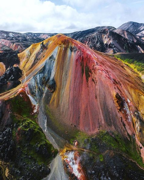 Earth Goth, Honeymoon Iceland, Iceland Mountains, California Collage, Green Northern Lights, Iceland Honeymoon, Nature Wonders, Geothermal Energy, Iceland Reykjavik