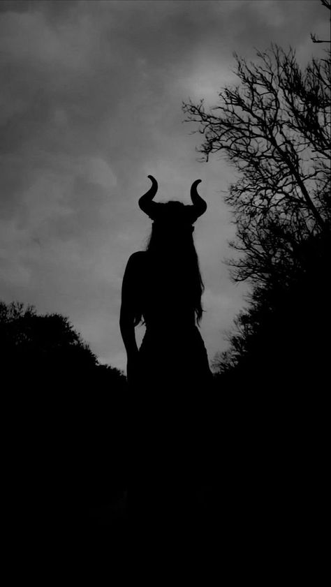 Demon Fantasy Aesthetic, Faery Witchcraft Aesthetic, Demon Queen Aesthetic, Unseelie Court Aesthetic, Aurora Maleficent Aesthetic, Demoness Aesthetic, Evil Fairy Aesthetic, Runaway Aesthetic Dark, Dnd Tiefling Aesthetic