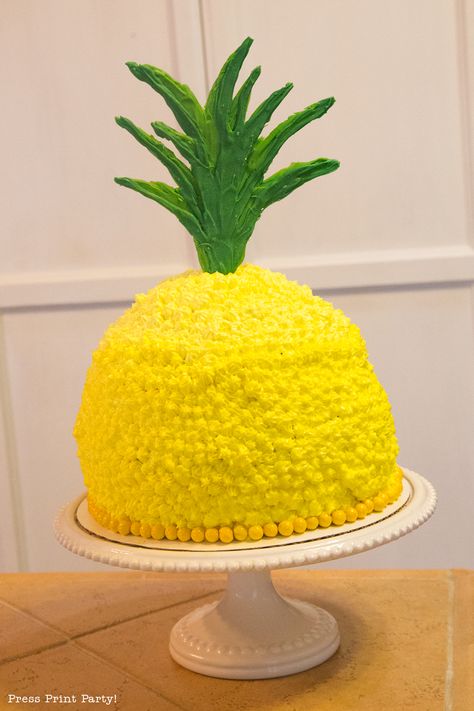 How to make a Cake that Looks Like a Pineapple - Press Print Party! Pineapple Cake Decoration, Pineapple Party Ideas, Pineapple Birthday Party, Candy Melt, Diy Pineapple, Pineapple Theme, Pineapple Birthday, Pineapple Party, Luau Birthday Party