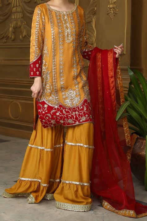 Gajri Colour Suit Combination, Colour Combination With Red, Suit Colour Combination, Combination With Red, Heavy Suit, Brush Embroidery, Stephen Sprouse, Pakistani Party Wear Dresses, Red Bridal Dress