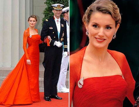 vestido-vermelho-princesa-letizia-rainha-espanha-04 Dress Orange, Queen Letizia, Glamour Fashion, Royal Family, Red Leather, Red Leather Jacket, Pinterest Likes, Spain, Leather Jacket