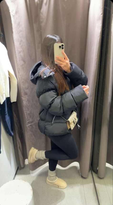 Winter Uggs, Long Winter Jacket, Zara Drip, Ootd Winter, Classy Winter Outfits, Outfit Zara, Mode Zara, Zara Outfit, Zara Fashion