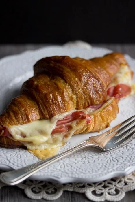 Croissant Sandwich Recipe, Special Sandwiches, Ham Cheese Croissant, Pizza Croissant, Croissant Recipes, Ham Sandwich Recipes, Ham And Cheese Croissant, Cheese Croissant, Croissant Sandwich